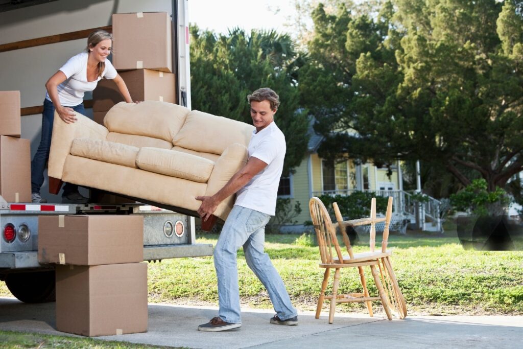 jeune-couple-changement-de-logement_jpg_85-transformed